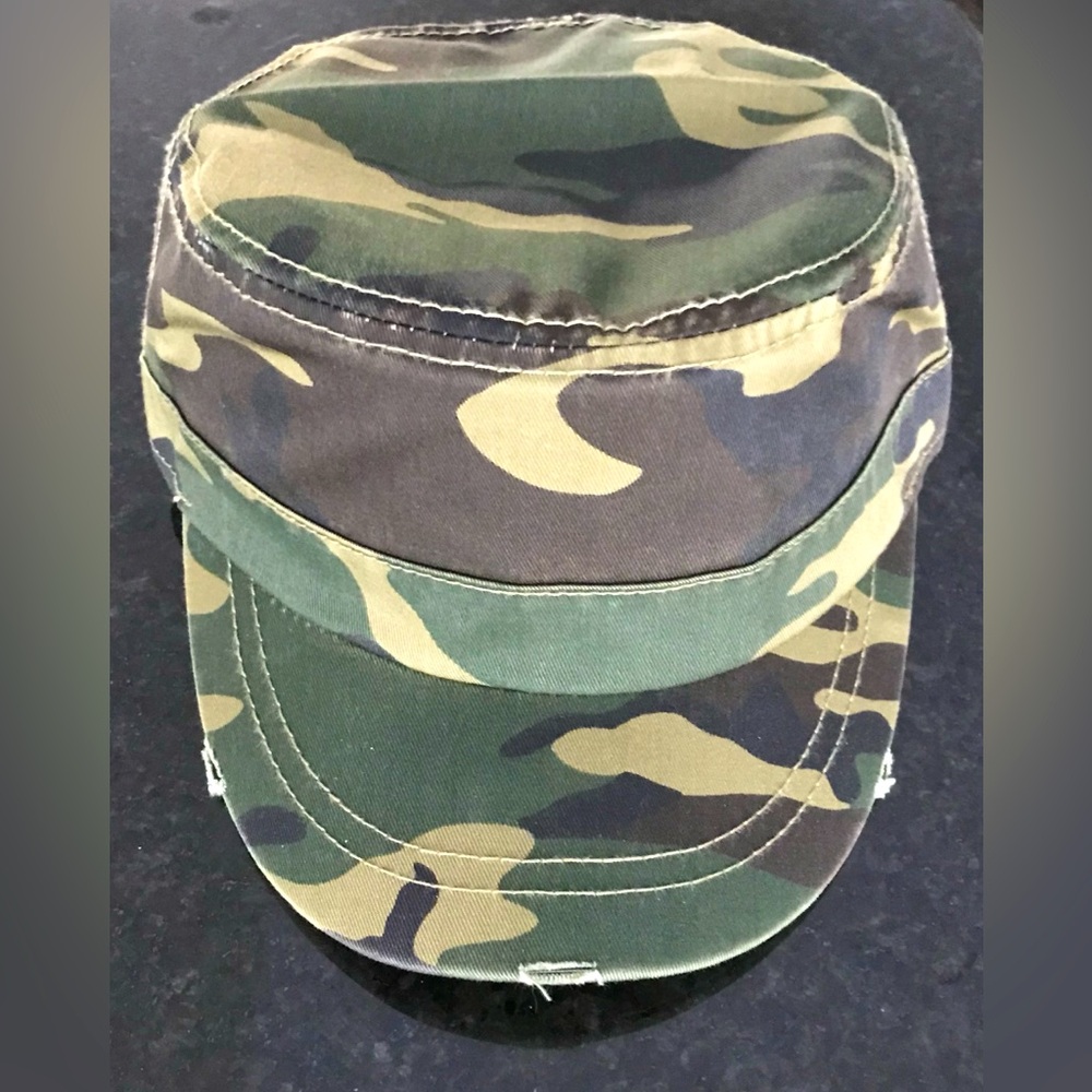 NWOT - Men’s Camouflage Style Adjustable Cap - Bundle & Save 🤩